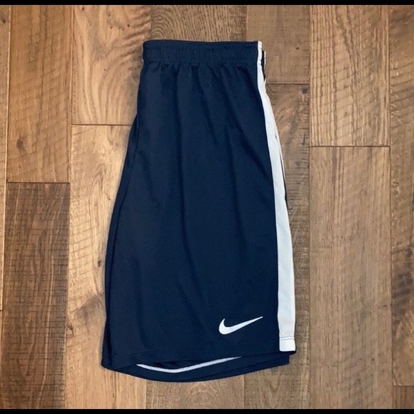 Men’s Nike Dry Fit Shorts - Picture 2 of 5